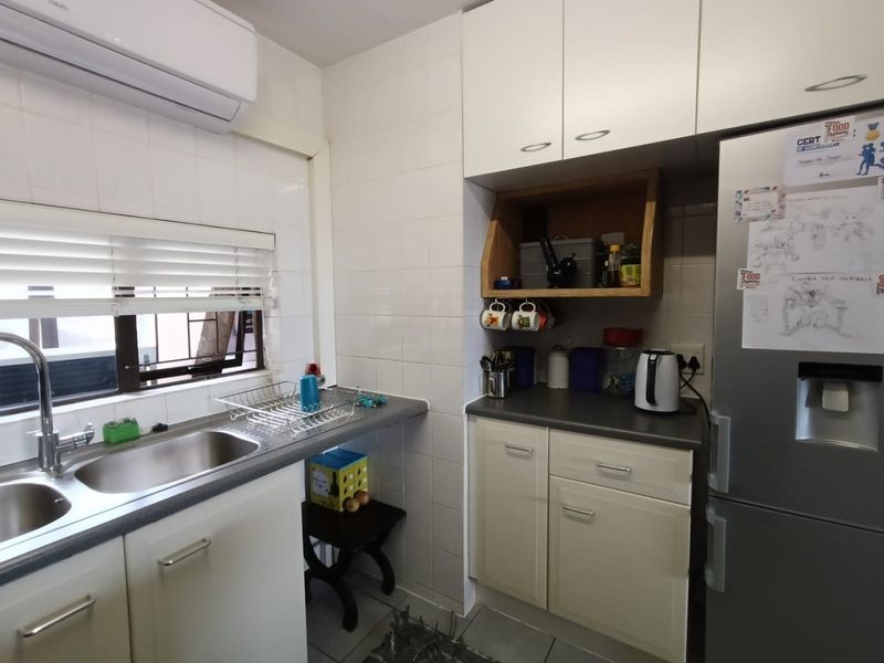 Ground floor 2 bedroom, 2 bathroom apartment to let in Central Umhlanga. - Photo 10