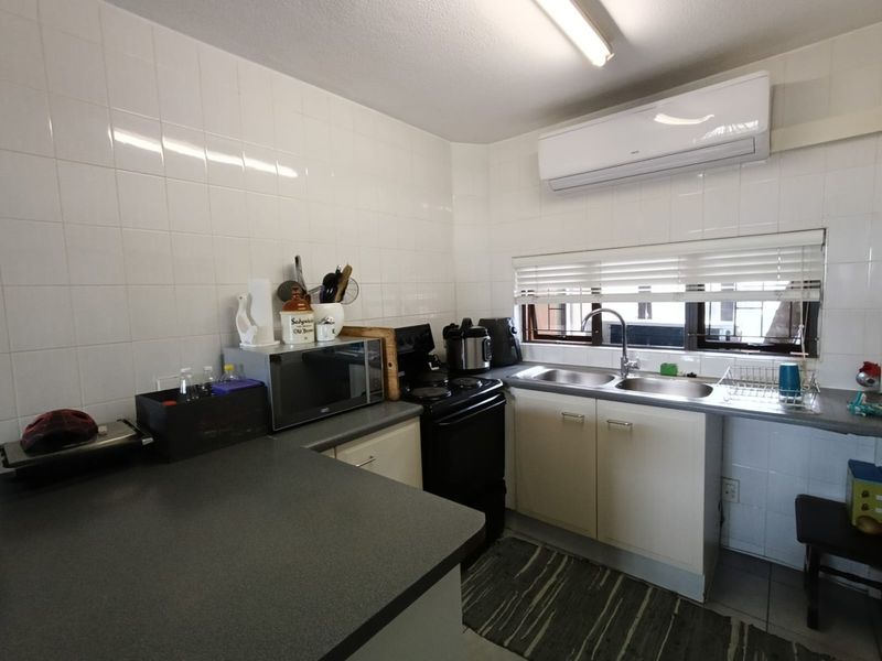 Ground floor 2 bedroom, 2 bathroom apartment to let in Central Umhlanga. - Photo 9