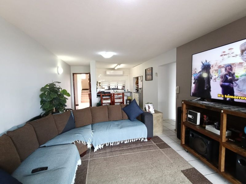 Ground floor 2 bedroom, 2 bathroom apartment to let in Central Umhlanga. - Photo 6