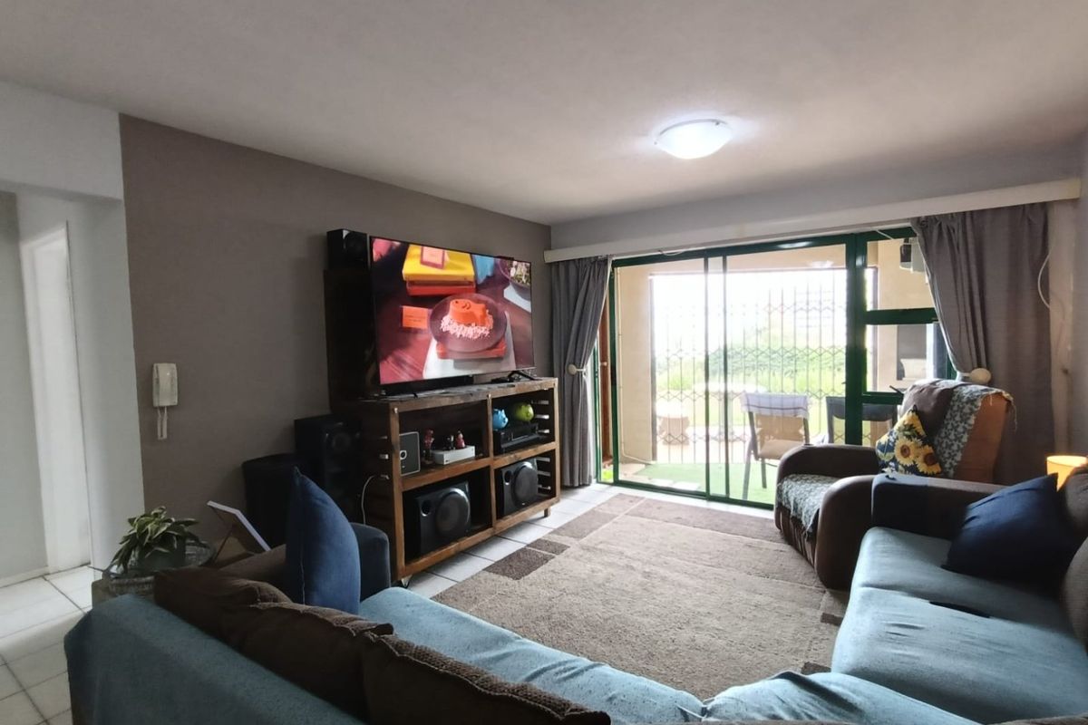 Ground floor 2 bedroom, 2 bathroom apartment to let in Central Umhlanga. - Photo 4