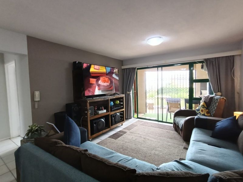 Ground floor 2 bedroom, 2 bathroom apartment to let in Central Umhlanga. - Photo 4