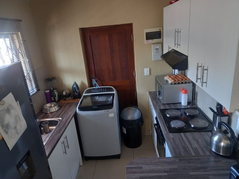 Stunning 3 Bedroom Home for Sale in Hamilton Estate, Kuilsriver(Kalkfontein)  - Photo 4