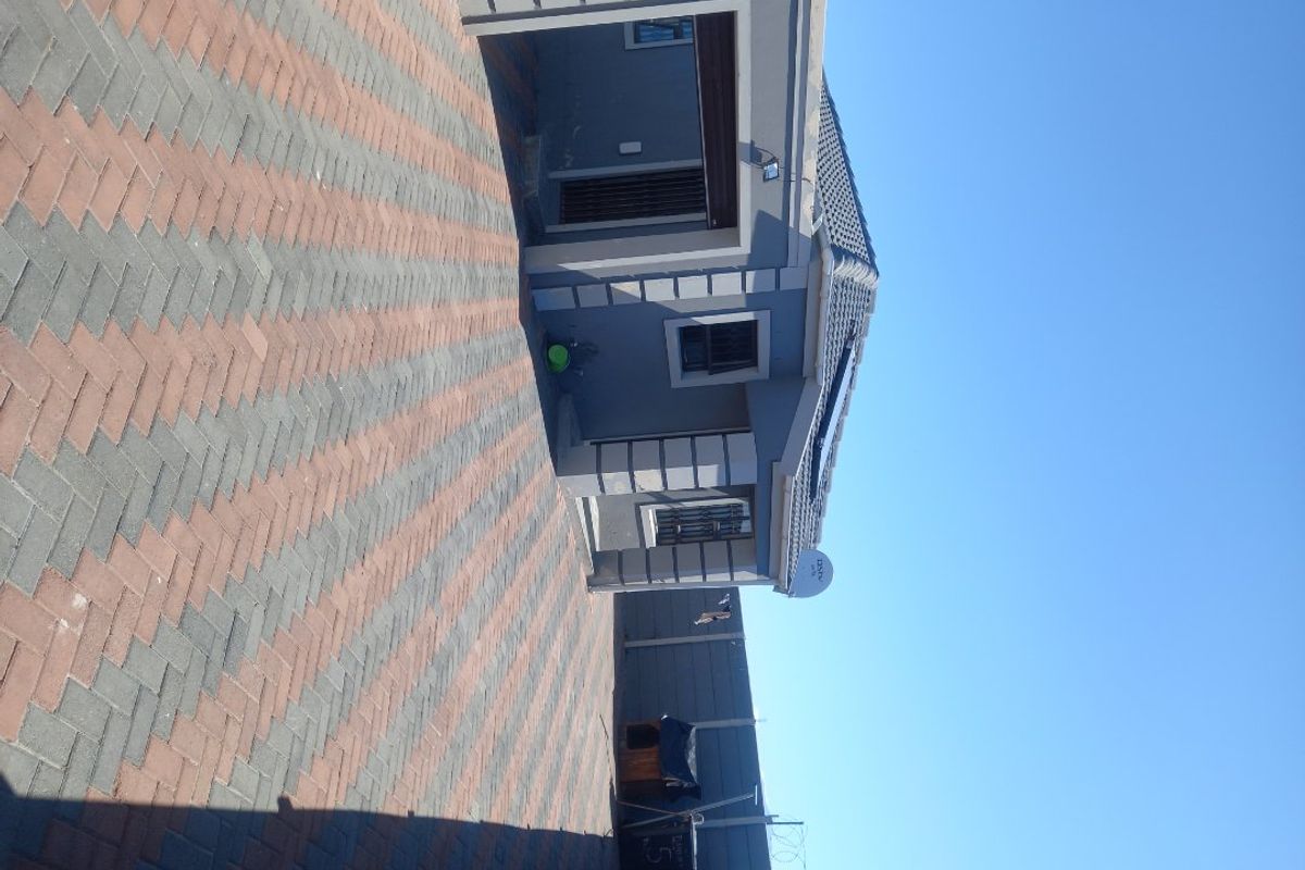 Stunning 3 Bedroom Home for Sale in Hamilton Estate, Kuilsriver(Kalkfontein)  - Photo 3