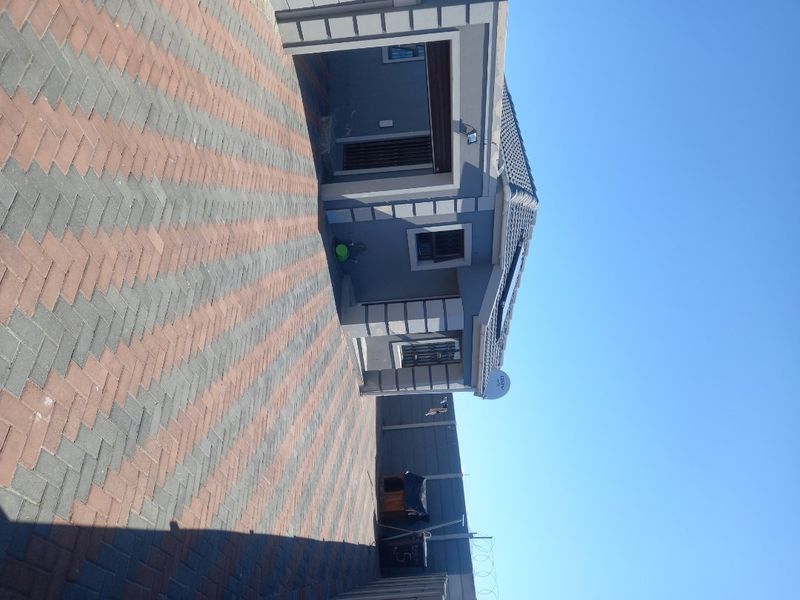 Stunning 3 Bedroom Home for Sale in Hamilton Estate, Kuilsriver(Kalkfontein)  - Photo 3