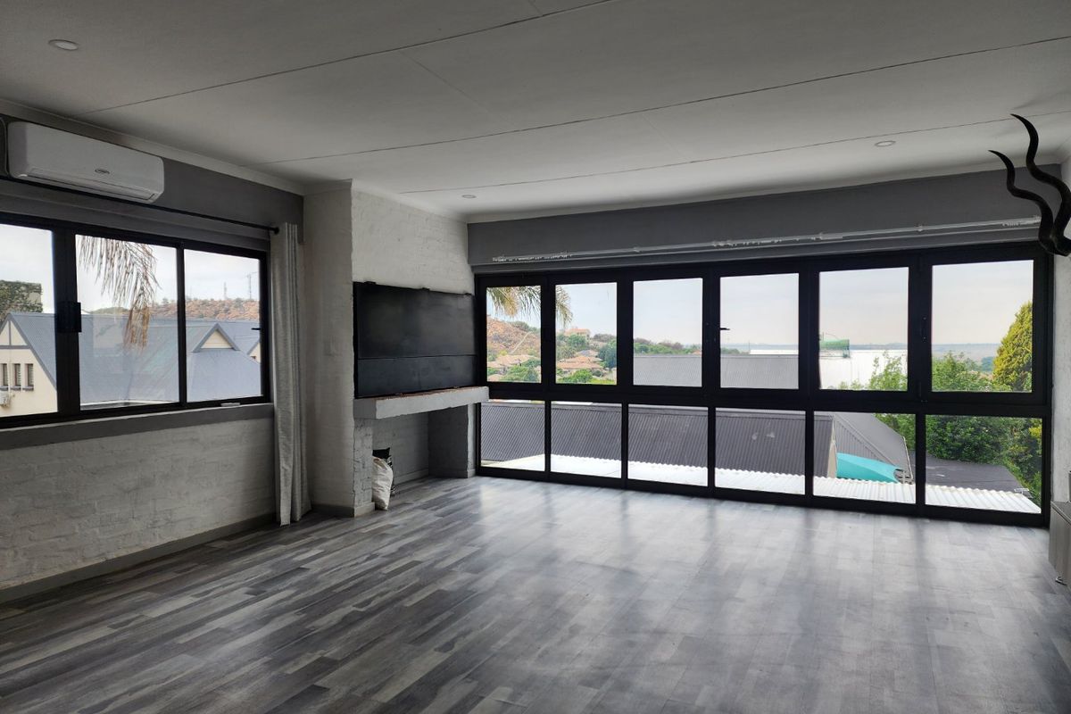 5 BEDROOM TOWNHOUSE IN WILKOPPIES - Photo 4