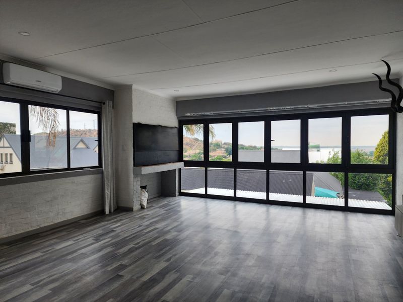 5 BEDROOM TOWNHOUSE IN WILKOPPIES - Photo 4