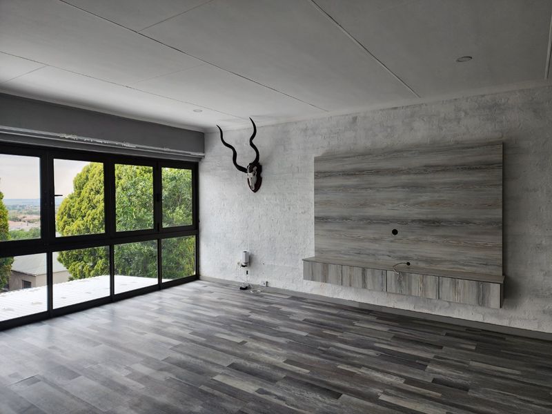 5 BEDROOM TOWNHOUSE IN WILKOPPIES - Photo 3