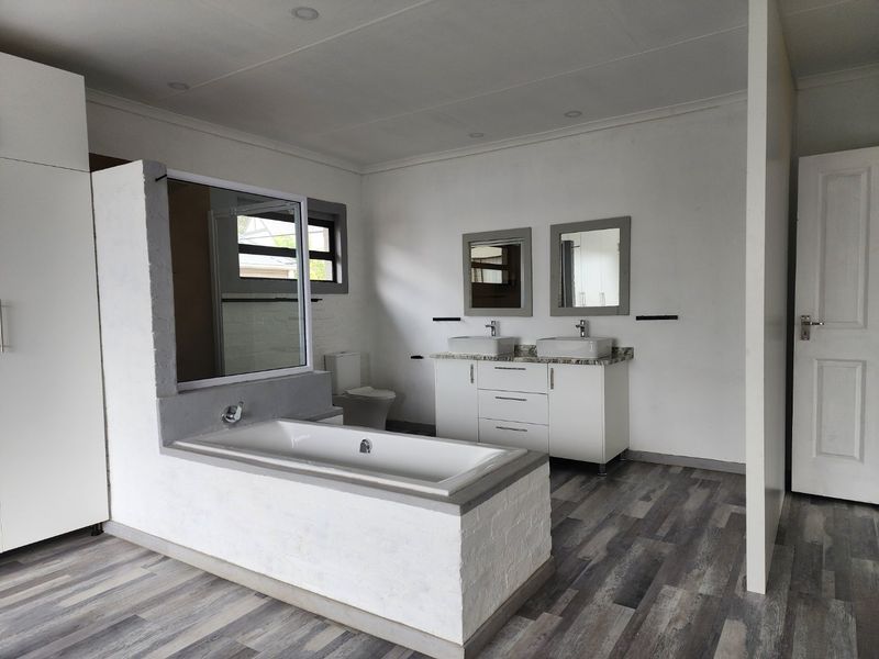 5 BEDROOM TOWNHOUSE IN WILKOPPIES - Photo 10