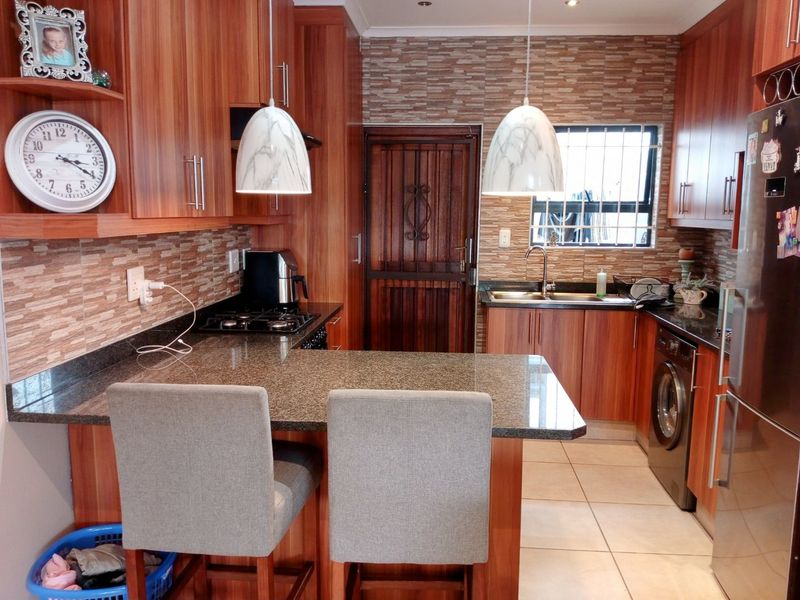 Stylish Lock - Up - and - Go Home with Views in Gonubie's Sea/Riverside Holiday Village - Photo 2