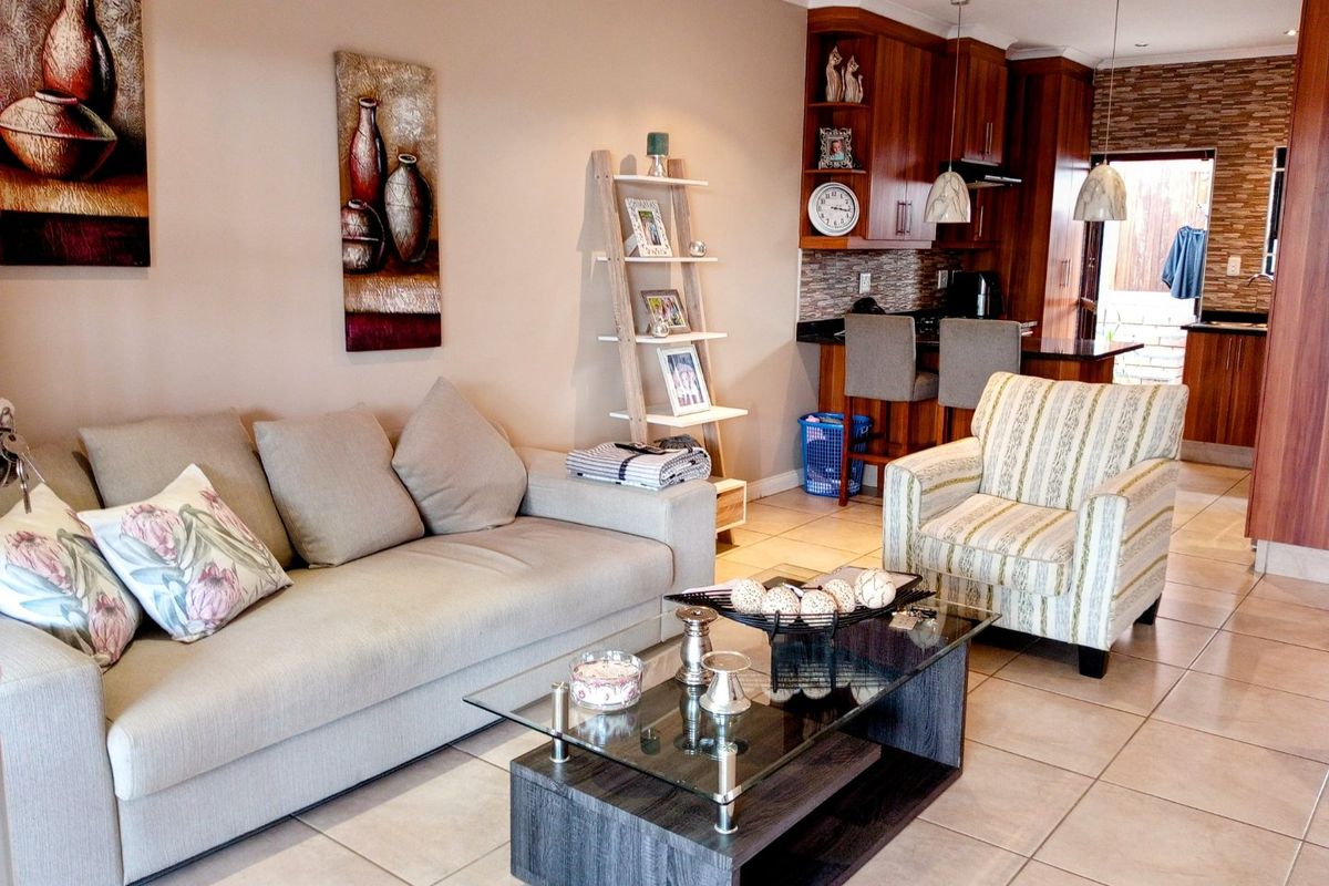 Stylish Lock - Up - and - Go Home with Views in Gonubie's Sea/Riverside Holiday Village - Photo 5