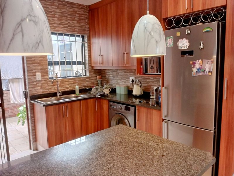 Stylish Lock - Up - and - Go Home with Views in Gonubie's Sea/Riverside Holiday Village - Photo 7