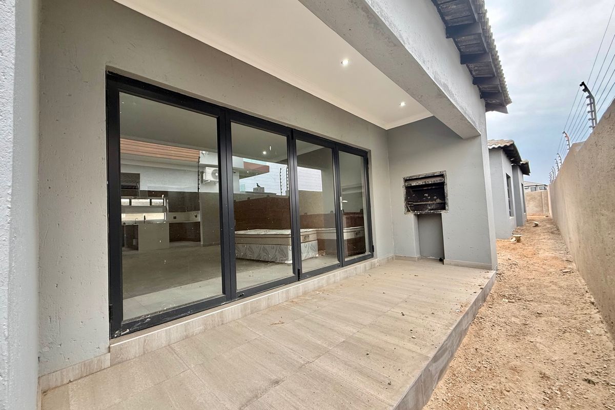 Generous Proportions With Premium Finishes Throughout - Photo 5