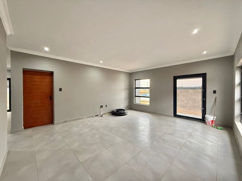 Generous Proportions With Premium Finishes Throughout - Photo 7