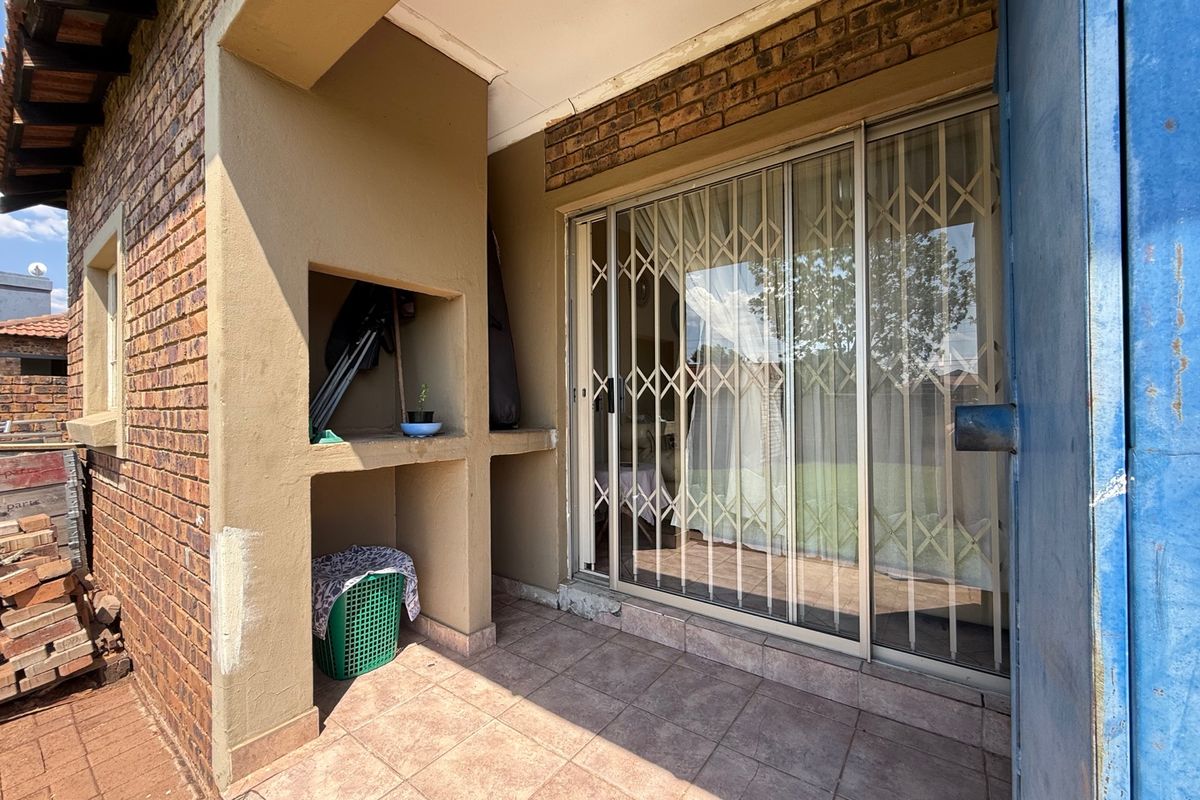 Secure Estate Living Home with Future Development Potential - Photo 4