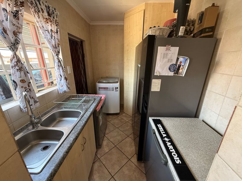 Secure Estate Living Home with Future Development Potential - Photo 6