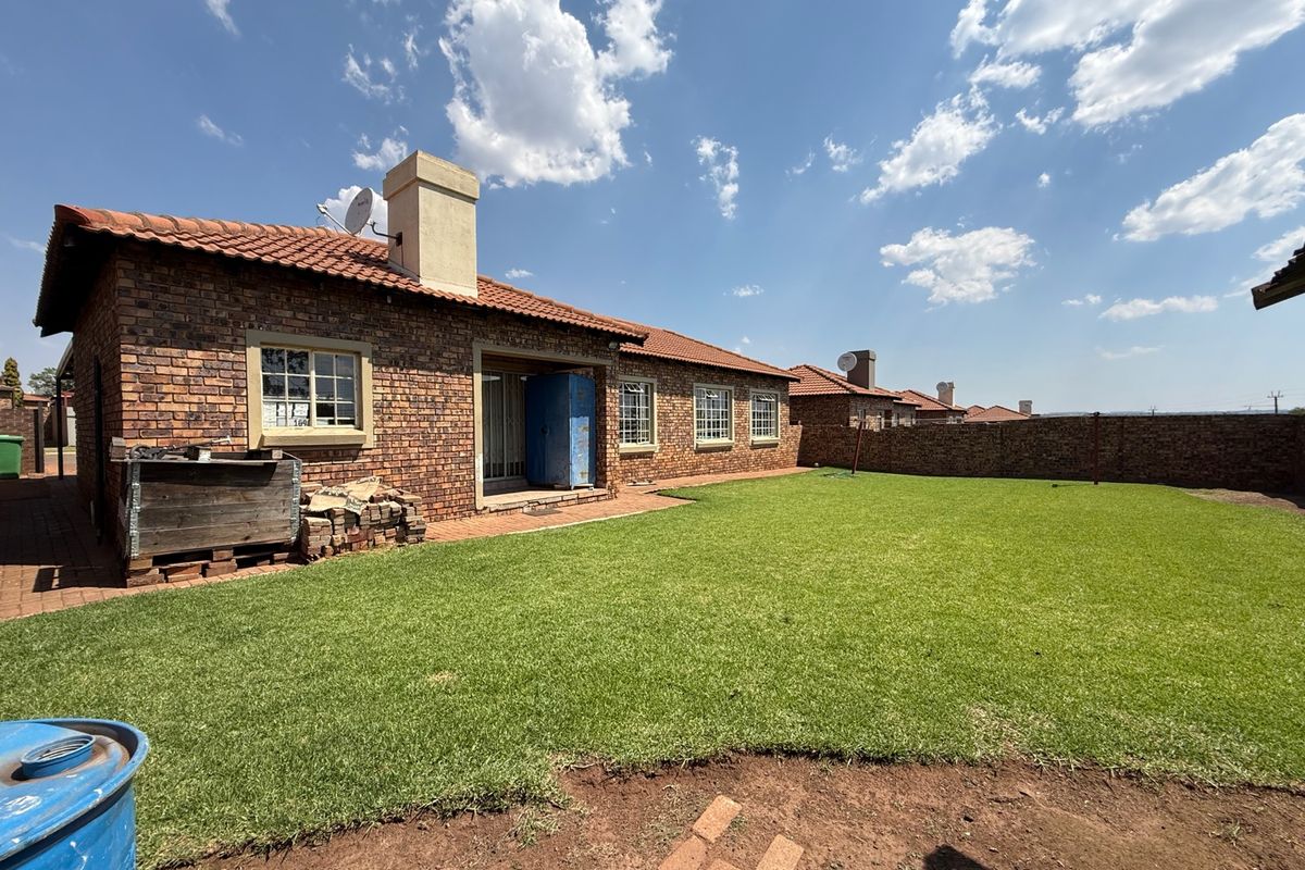 Secure Estate Living Home with Future Development Potential - Photo 3