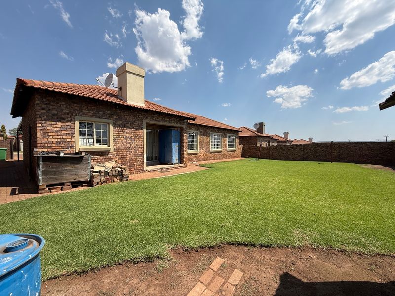 Secure Estate Living Home with Future Development Potential - Photo 3