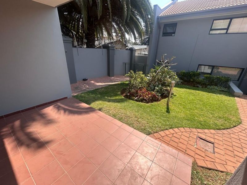 1 Bed Townhouse for Sale – Private, Pet-Friendly Unit with Double Garage - Photo 4