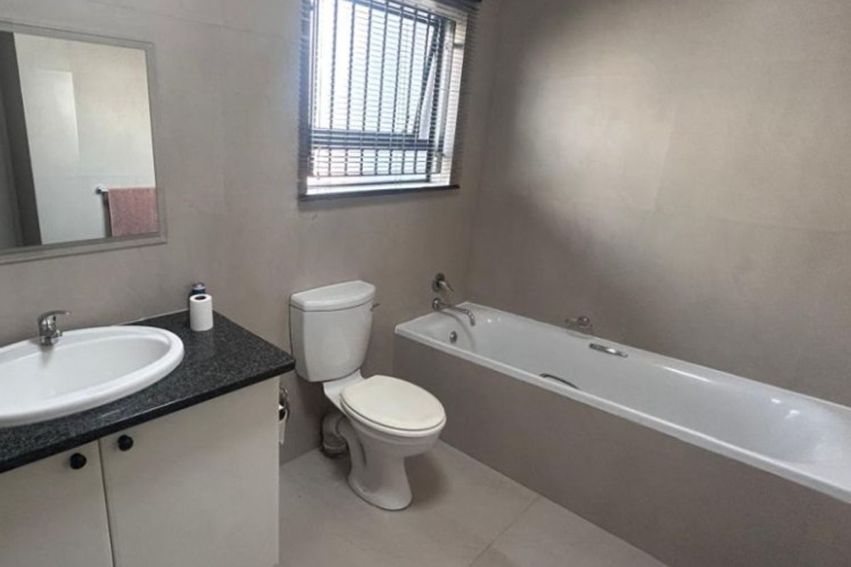 1 Bed Townhouse for Sale – Private, Pet-Friendly Unit with Double Garage - Photo 3