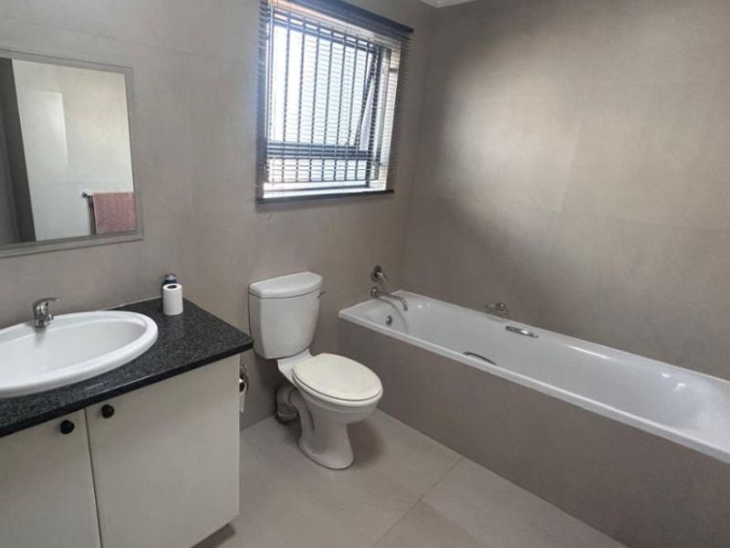 1 Bed Townhouse for Sale – Private, Pet-Friendly Unit with Double Garage - Photo 3