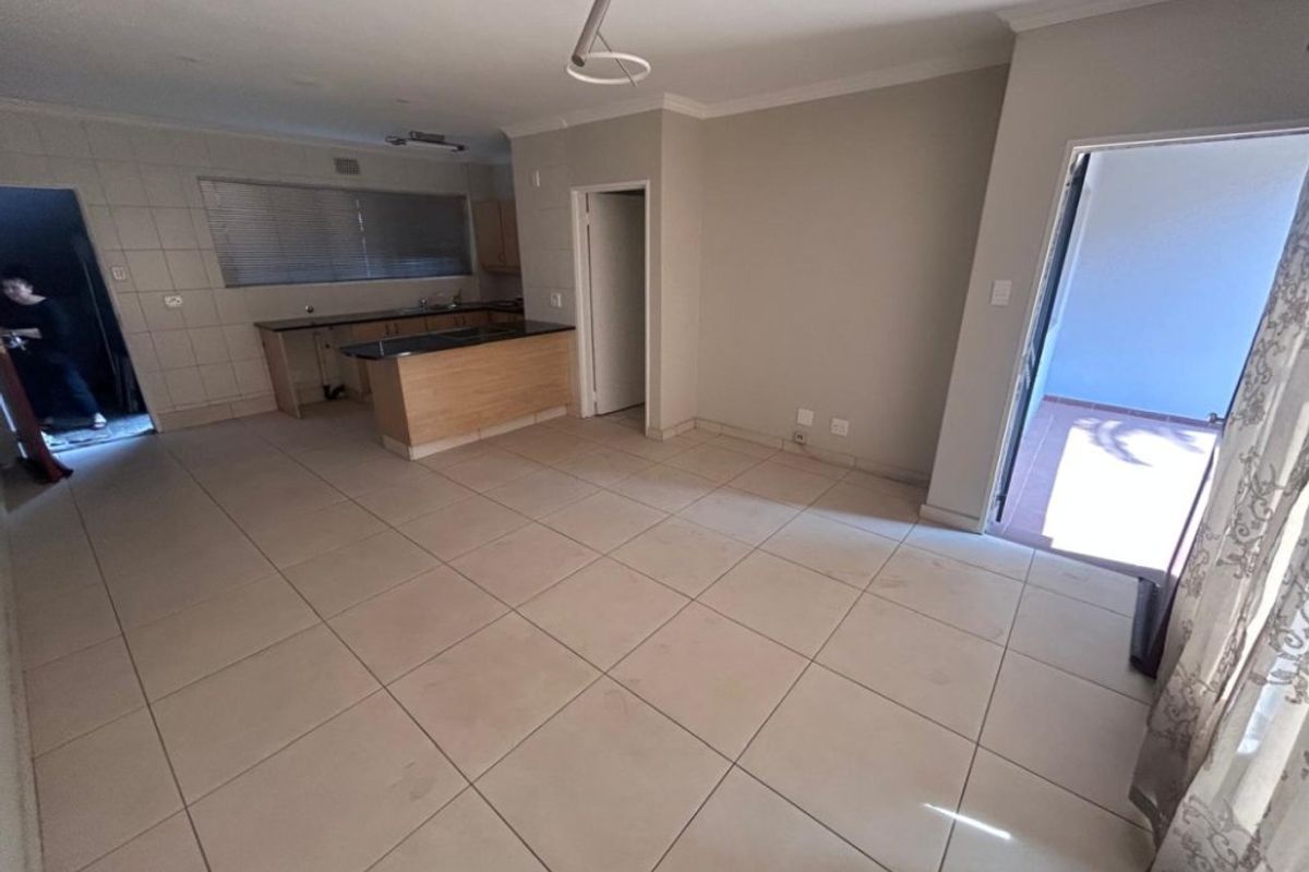 1 Bed Townhouse for Sale – Private, Pet-Friendly Unit with Double Garage - Photo 5