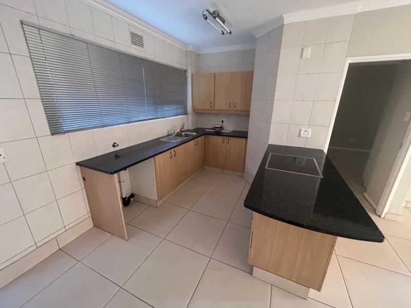 1 Bed Townhouse for Sale – Private, Pet-Friendly Unit with Double Garage - Photo 8