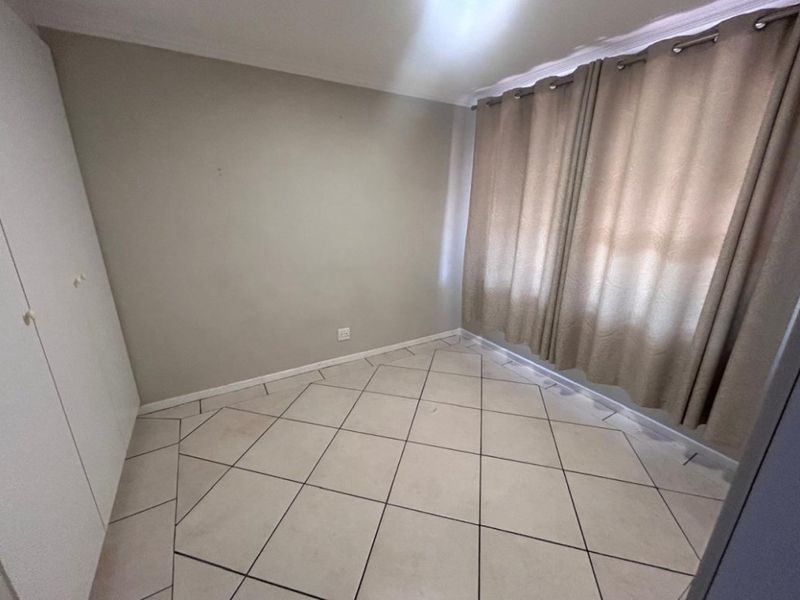 1 Bed Townhouse for Sale – Private, Pet-Friendly Unit with Double Garage - Photo 9