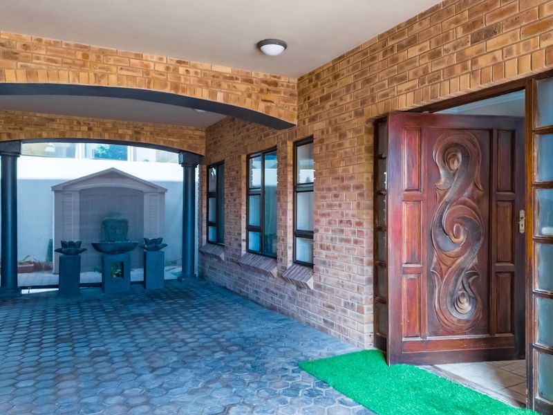 BEACHFRONT LUXURY WITH PRIVATE PATHWAY TO MYOLI BEACH  - Photo 8