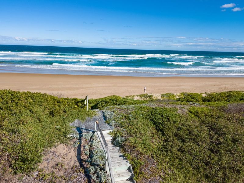 BEACHFRONT LUXURY WITH PRIVATE PATHWAY TO MYOLI BEACH  - Photo 2