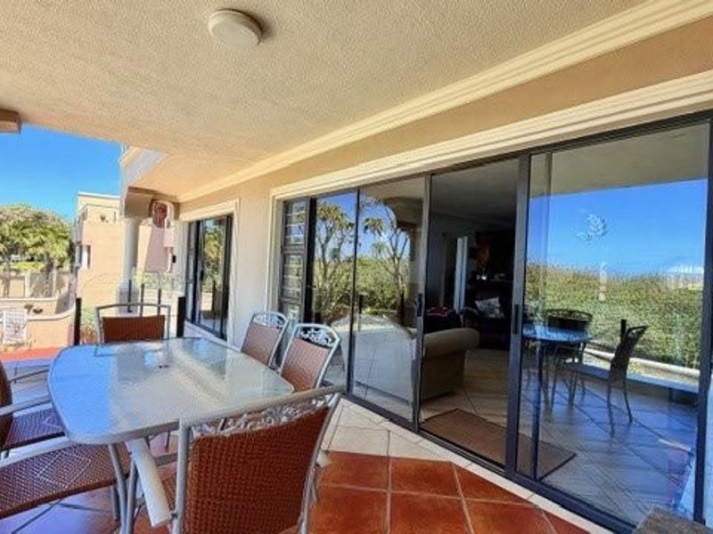 Elegant Beachfront Living with Panoramic Sea Views in Shelly Beach  - Photo 9