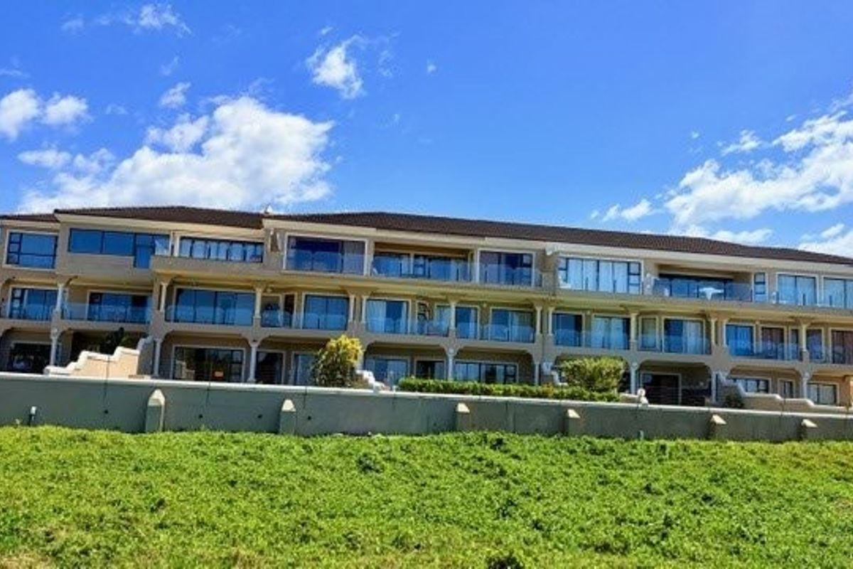 Elegant Beachfront Living with Panoramic Sea Views in Shelly Beach  - Photo 5
