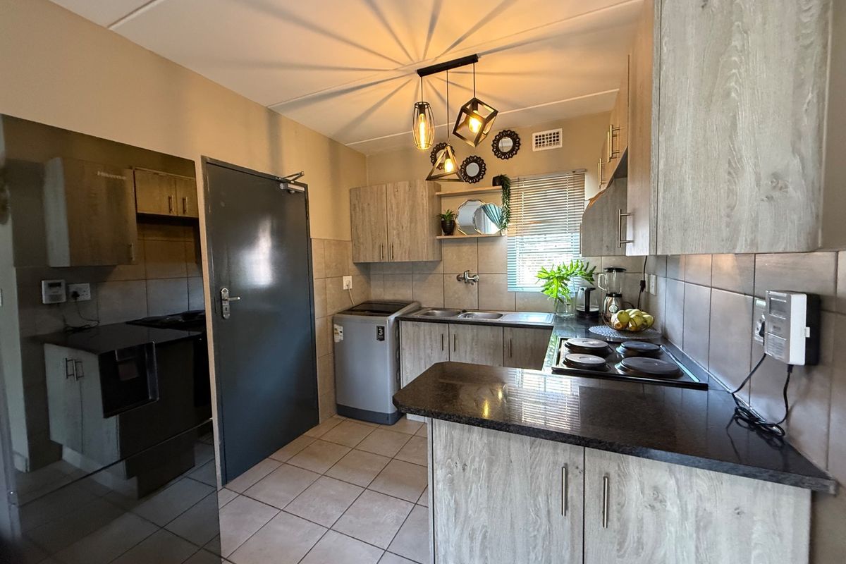 Immaculate 2 Bedroom Groundfloor Apartment For Sale - Photo 3