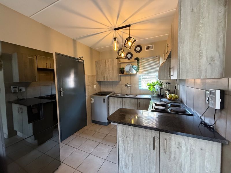 Immaculate 2 Bedroom Groundfloor Apartment For Sale - Photo 3