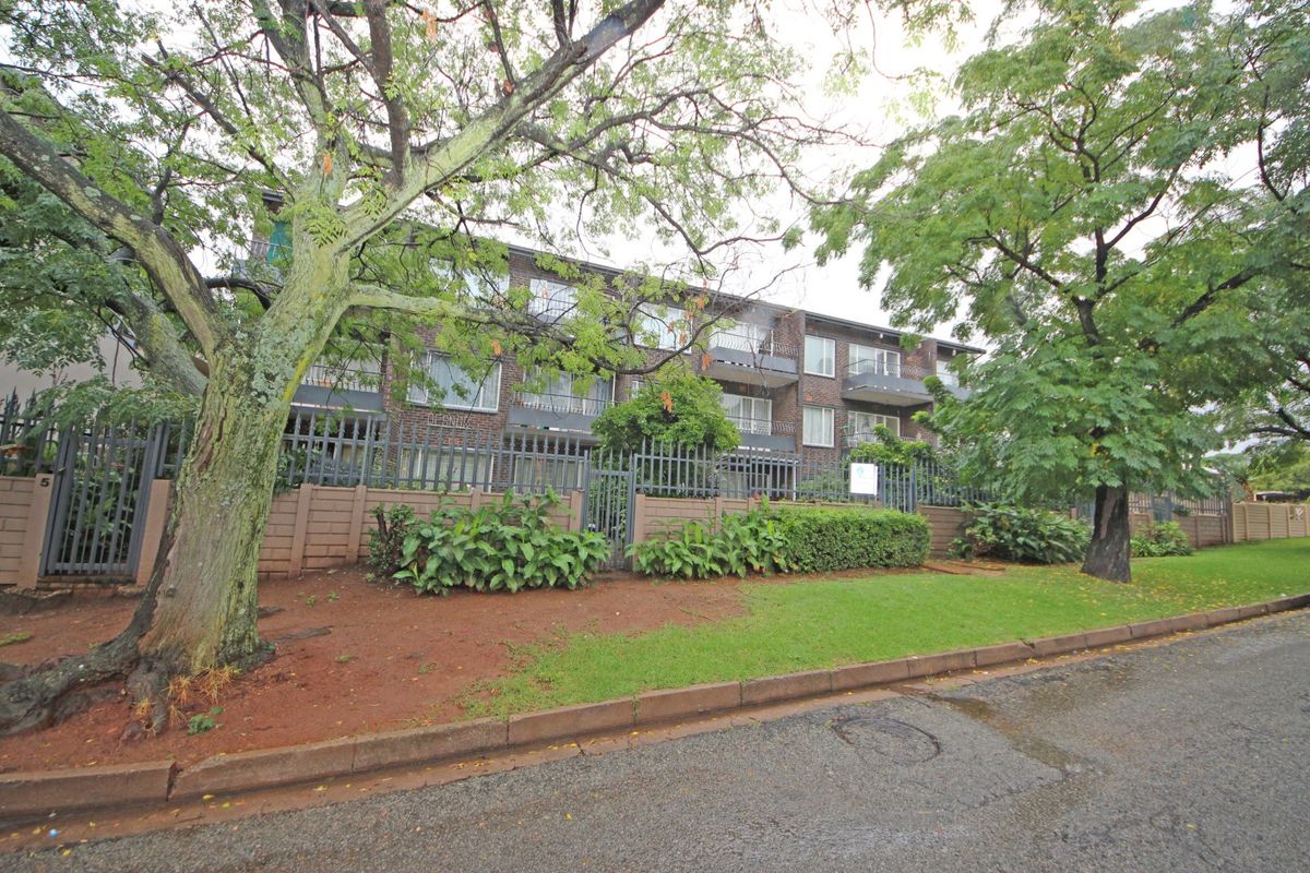 Stylish & Secure 1 Bedroom Flat – Perfect Starter or Investment! - Photo 2