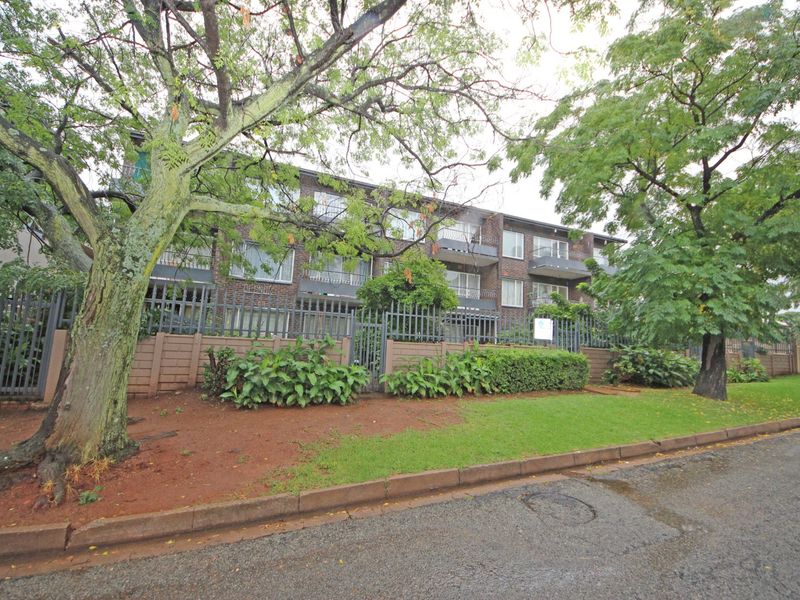 Stylish & Secure 1 Bedroom Flat – Perfect Starter or Investment! - Photo 2