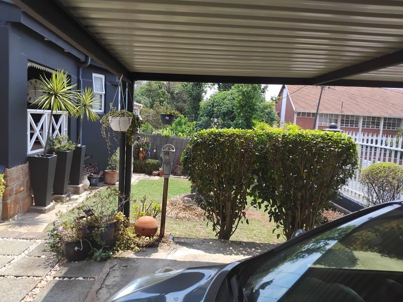 Cozy & Comfortable solar-powered family home in Kensington - Photo 3