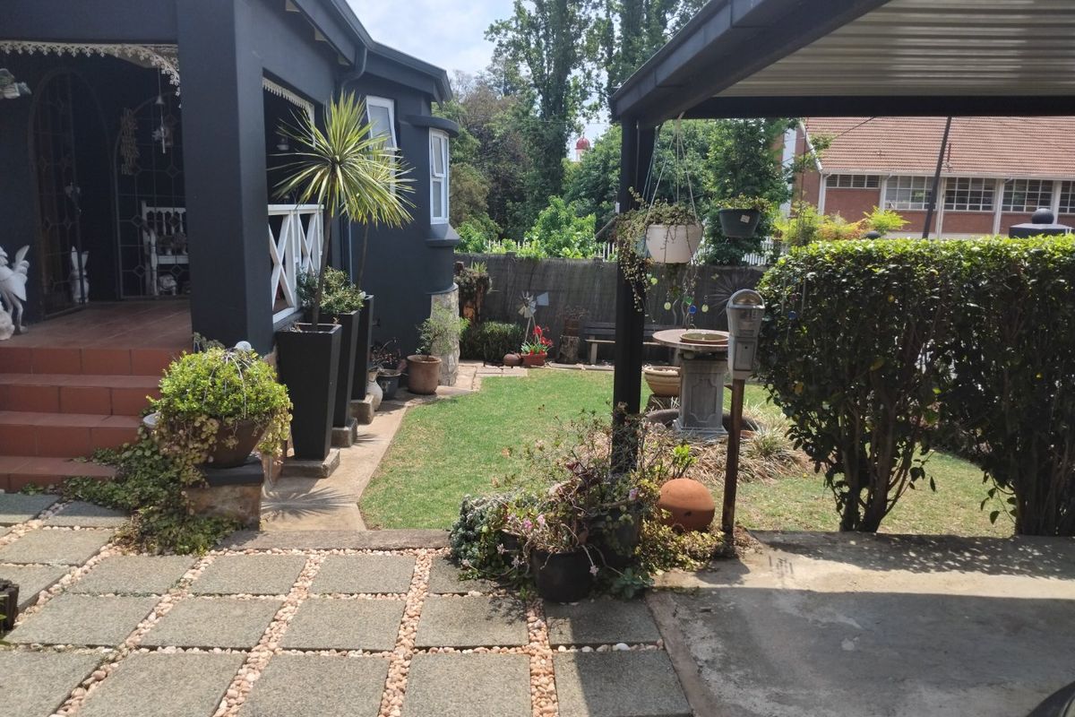 Cozy & Comfortable solar-powered family home in Kensington - Photo 5