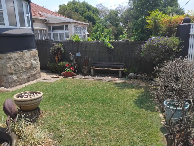 Cozy & Comfortable solar-powered family home in Kensington - Photo 9