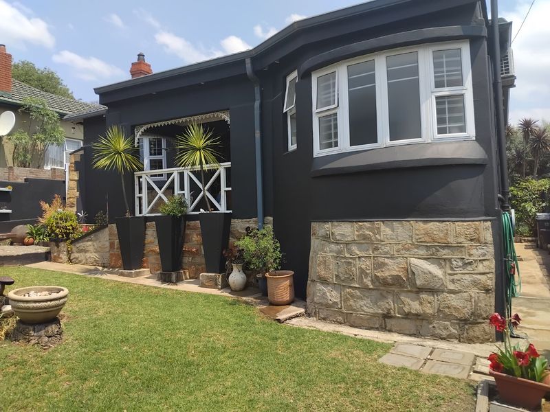 Cozy & Comfortable solar-powered family home in Kensington - Photo 8