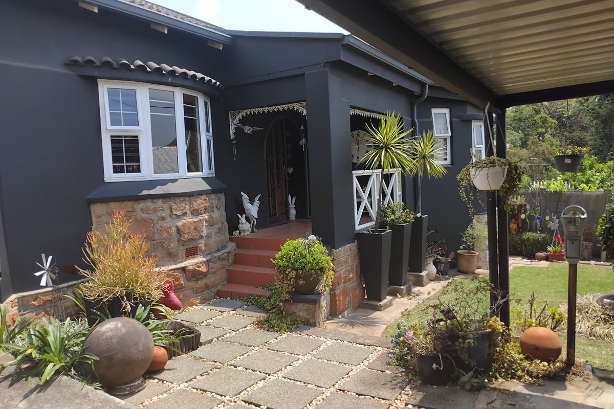 Cozy & Comfortable solar-powered family home in Kensington - Photo 2