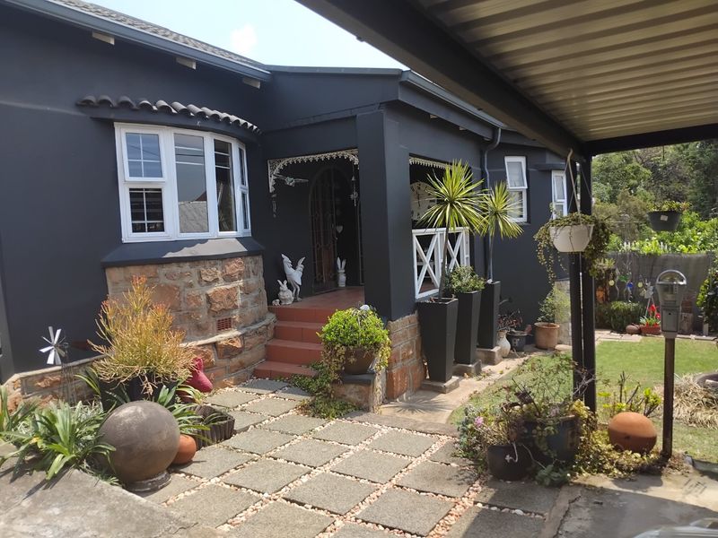 Cozy & Comfortable solar-powered family home in Kensington - Photo 2