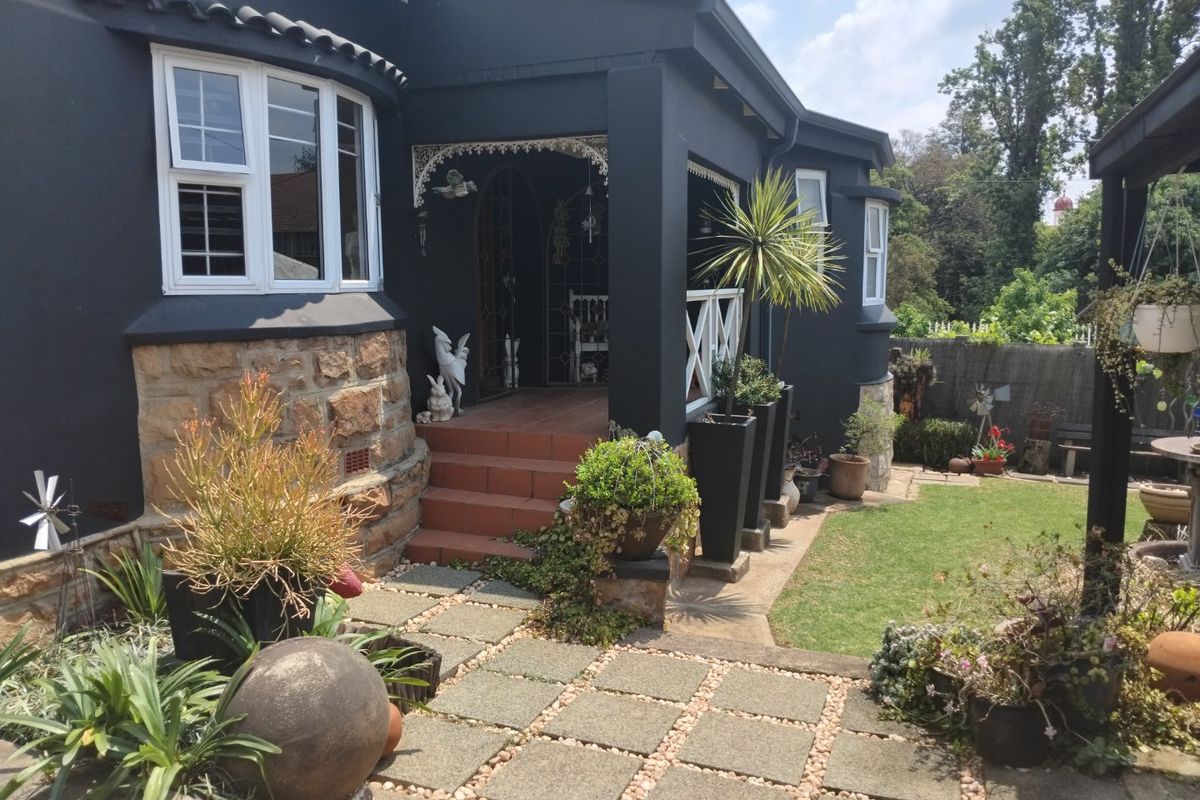 Cozy & Comfortable solar-powered family home in Kensington - Photo 4