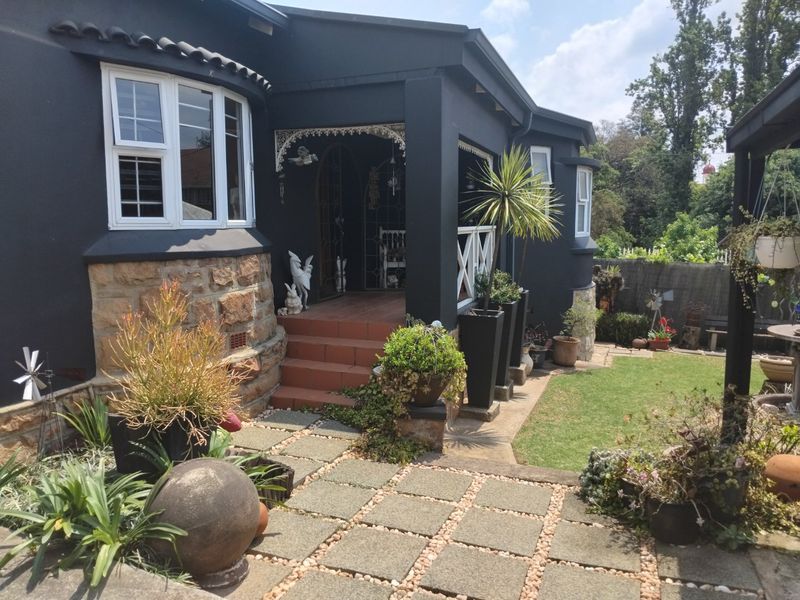 Cozy & Comfortable solar-powered family home in Kensington - Photo 4