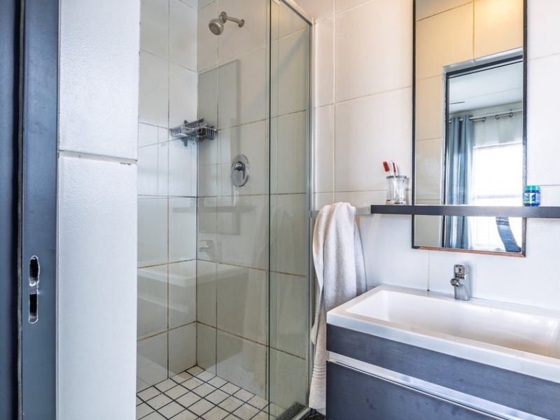 Modern 3-Bedroom Townhouse - Photo 6