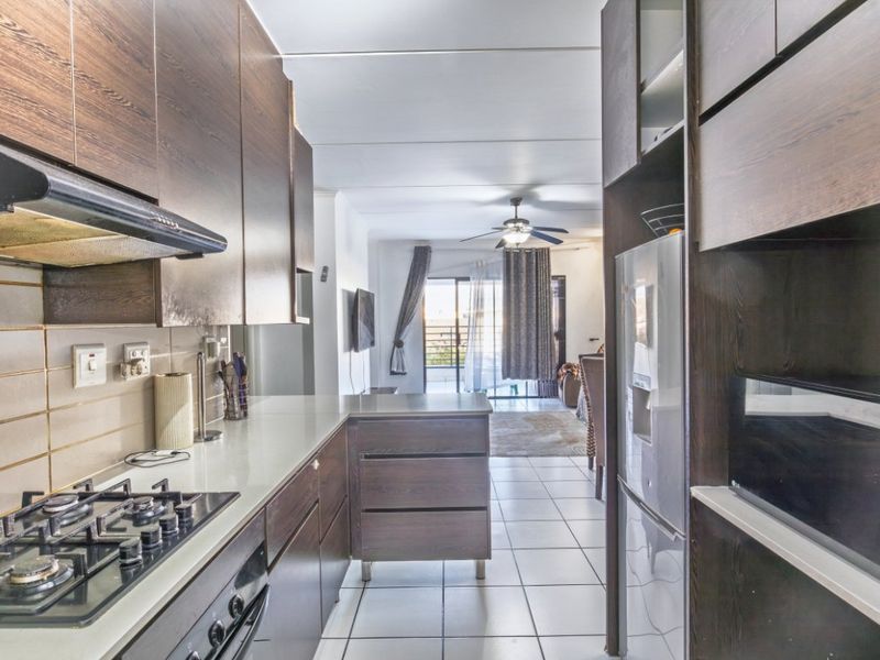 Modern 3-Bedroom Townhouse - Photo 2