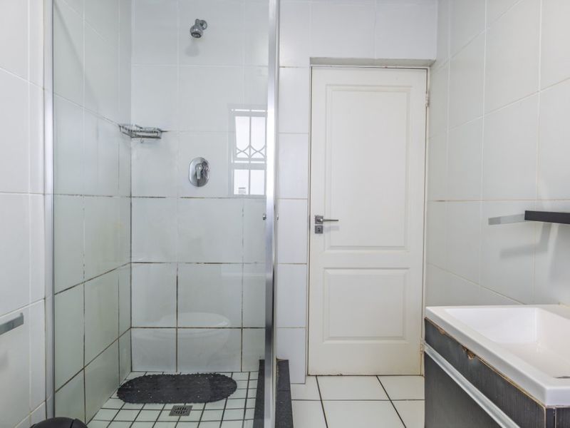 Modern 3-Bedroom Townhouse - Photo 10