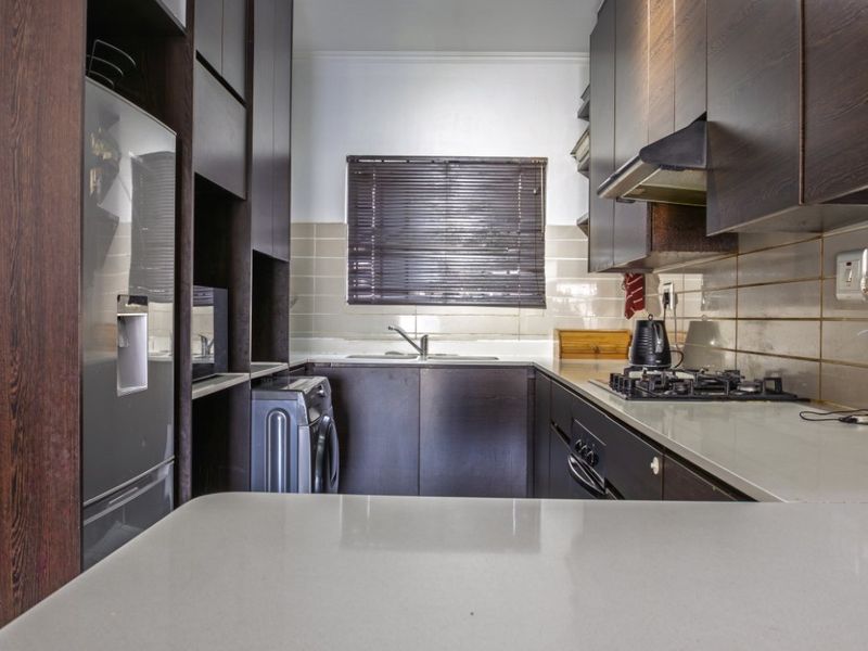 Modern 3-Bedroom Townhouse - Photo 9