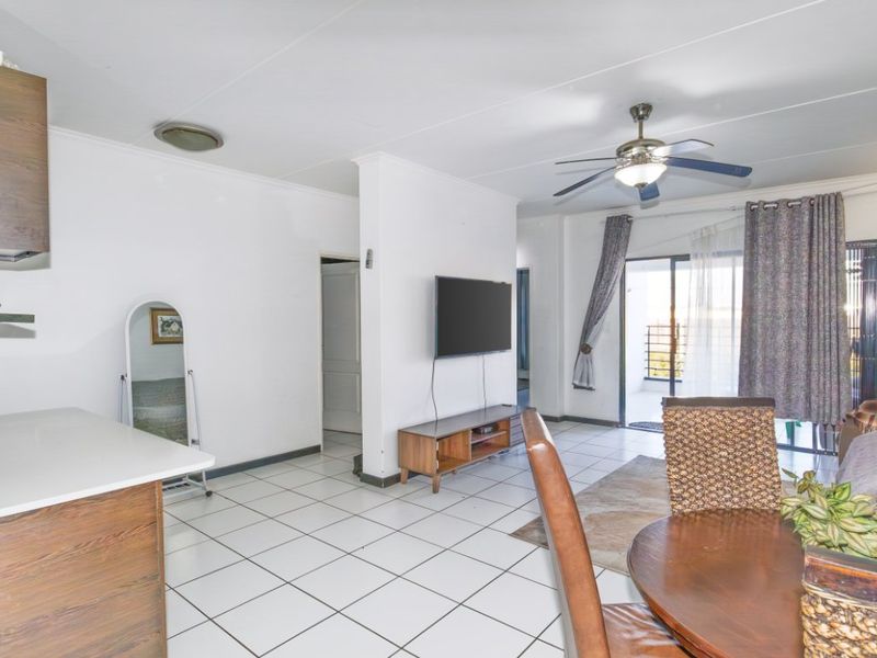 Modern 3-Bedroom Townhouse - Photo 3