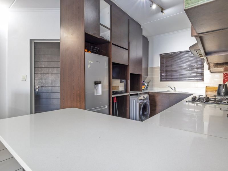 Modern 3-Bedroom Townhouse - Photo 8