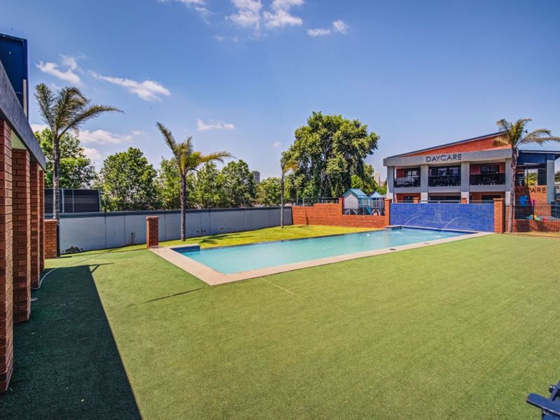 1 Bed Flat for Sale – Secure & Stylish Living - Photo 6